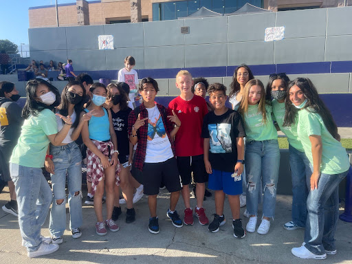 Link Crew with students at Freshman Tailgate