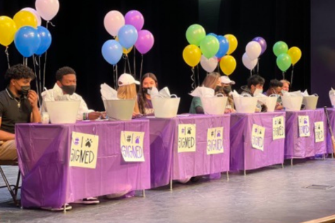 Seniors commit on Signing Day!