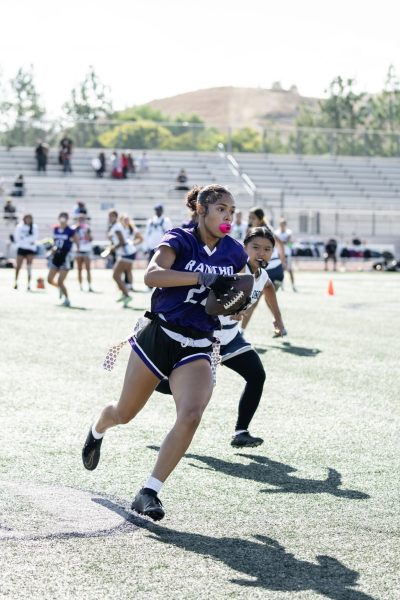 Junior Jada Lavender runs with the ball to score a touchdown. Photo used with permission and courtesy of @ElijahHernandez)