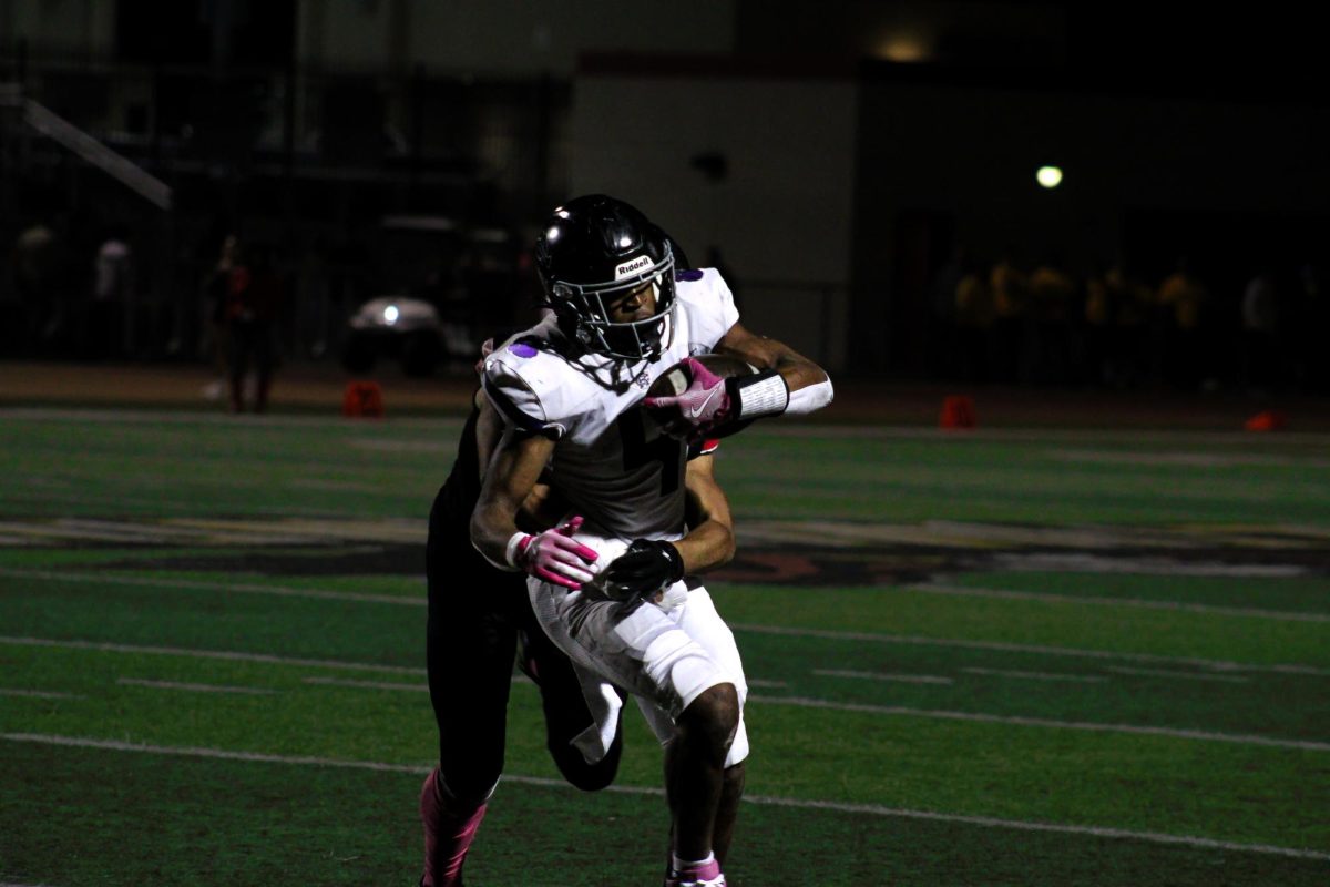 Senior running back Keyonn Chatman runs the ball against Etiwanda.