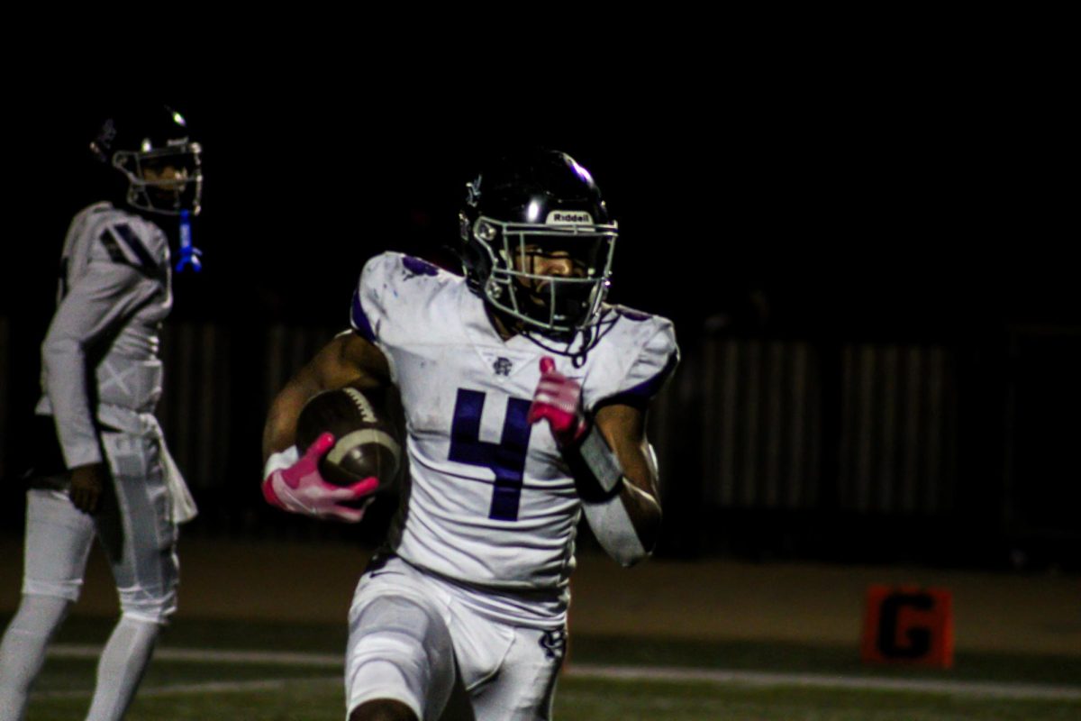 Senior running back Keyonn Chatman carries the ball in the game against Etiwanda.