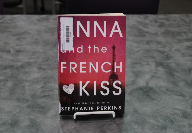 While moving to her new french boarding school, Anne meets the romantic Etienne, who already taken; Anne navigates her emotions for Etienne. -Caption by Jessica Simpson 