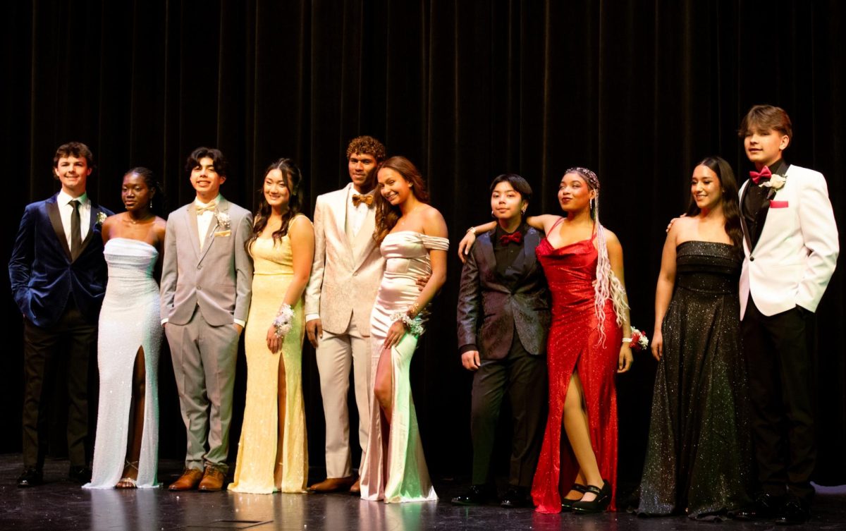 The 2025 Prom Expo participants pose for a picture.