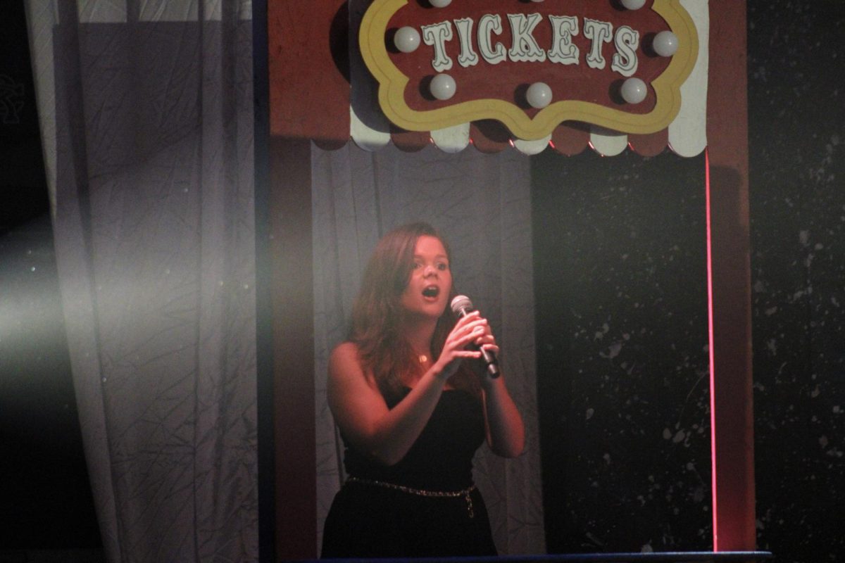Senior Maia Gierczak sings the national anthem at the homecoming rally on September 12, 2025